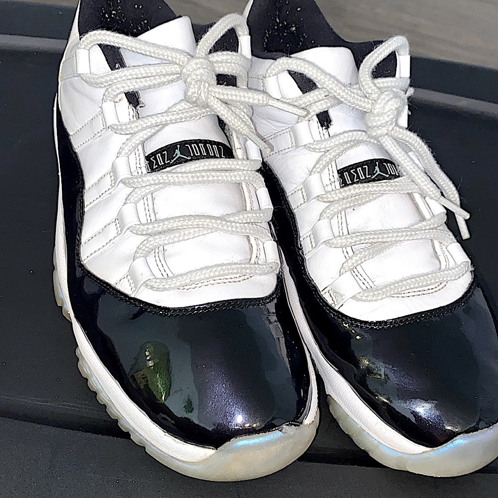 Air Jordan 11 Retro low ‘Emerald’ size 10.5 , White/Emerald Rise-Black